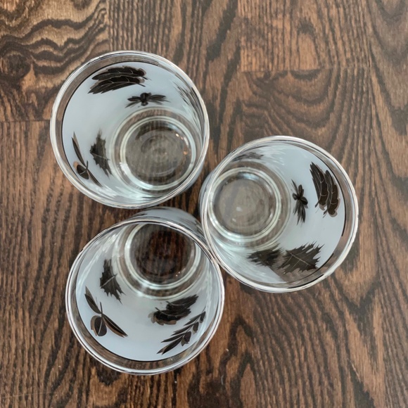 🌟VINTAGE🌟 Libbey Glass Co. Silver Foliage Tumblers - Set of 3 - Picture 5 of 8